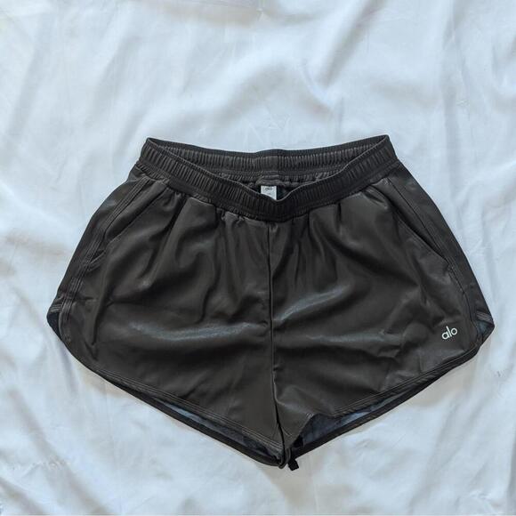 Alo Yoga Faux Leather Power Hour Shorts Size Large Brown NWT - Picture 3 of 8